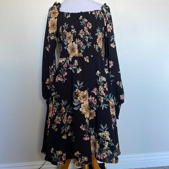 Floral medium length dress - Picture 1 of 3